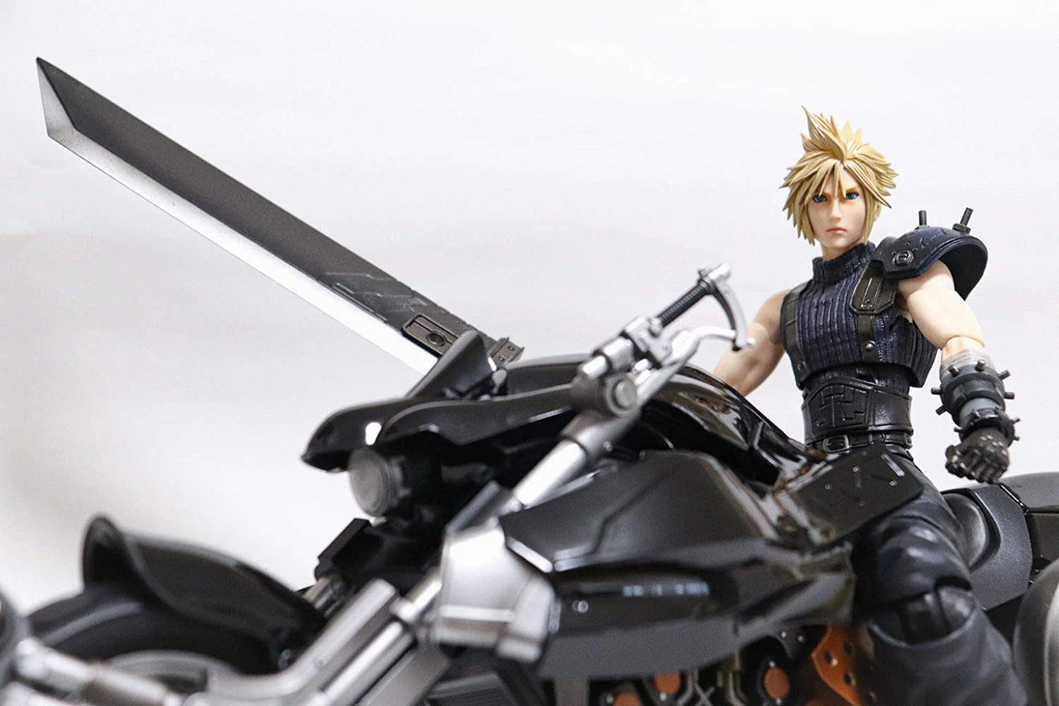 Online Forum Final Fantasy VII Remake PLAY ARTS Kai Cloud Strife & Hardy-Daytona
